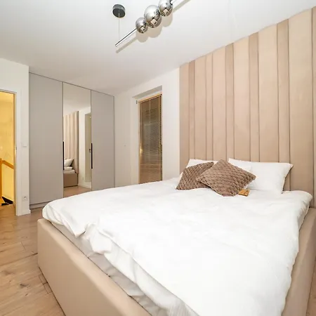 Apartment Sky Jagodno Z Jacuzzi *